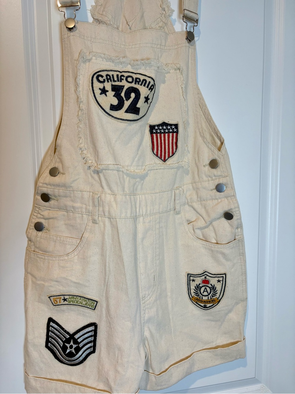 NWOT POL Cream Patch Short Overalls Small - Picture 4 of 8